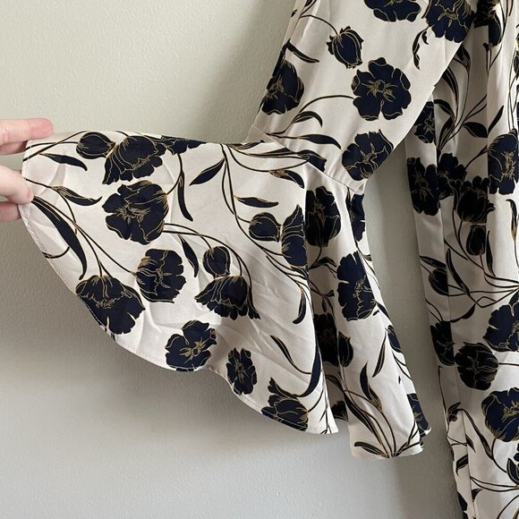 LC Lauren Conrad Runway Women S Floral Bell Sleeves Open Back Flutter Blouse - Picture 4 of 12